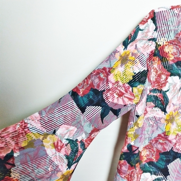 Halogen Multicolored Floral Print Bell Sleeve Tie Back Tunic Top Size Small - Picture 7 of 10